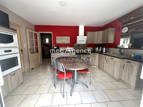 Maison à Pouzauges, 85700 - 7 pièces 163m²