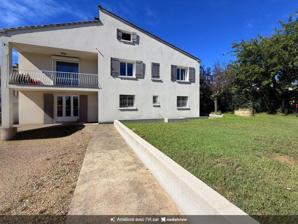 Belle villa familiale T7 sur un terrain clôturé avec piscine et garage