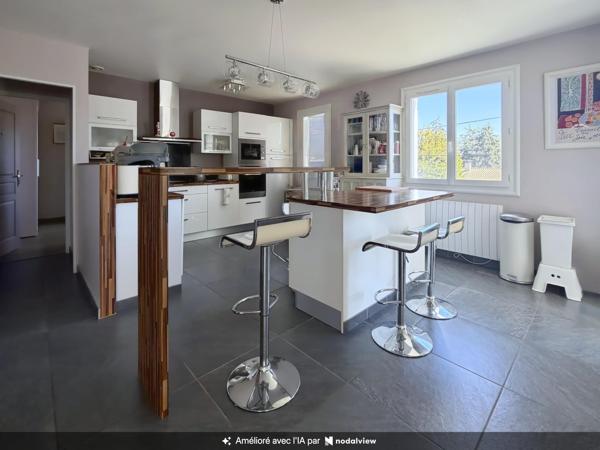Belle villa familiale T7 sur un terrain clôturé avec piscine et garage