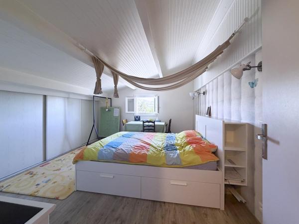 Belle villa familiale T7 sur un terrain clôturé avec piscine et garage