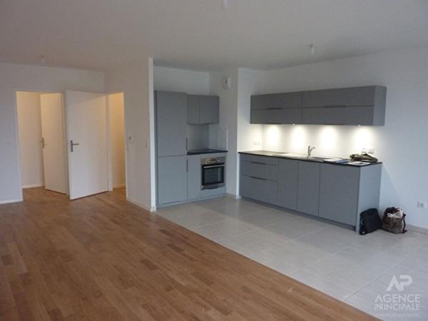 Appartement Rueil Malmaison 4 pièce(s) 87 m² Loyer 2 049 €/mois charges comprises **  - Référence  19782
