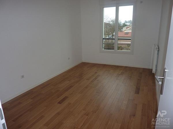 Appartement Rueil Malmaison 4 pièce(s) 87 m² Loyer 2 049 €/mois charges comprises **  - Référence  19782