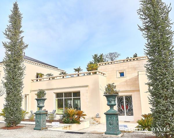 VILLA CONTEMPORAINE 581 m² 2 Suites 3 Chambres