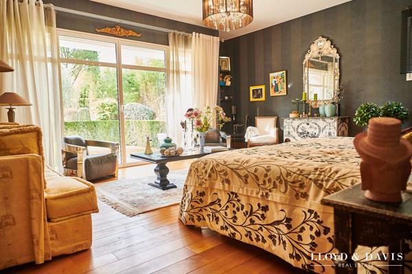 VILLA CONTEMPORAINE 581 m² 2 Suites 3 Chambres