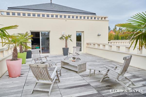 VILLA CONTEMPORAINE 581 m² 2 Suites 3 Chambres