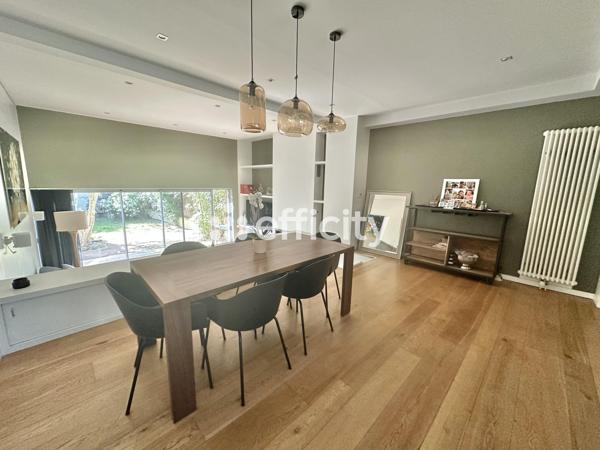 Maison
         6 pièces
        - 180 m² Bien prestige 1 190 000 € *