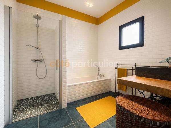 Vente
                Villa361,4 m² - 10 Pièces -
                    SAINT XANDRE (17138)