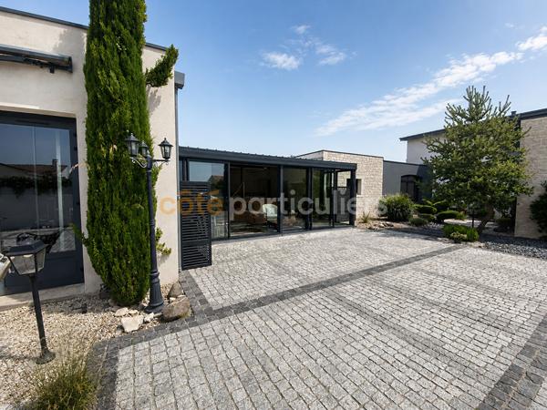 Vente
                Villa361,4 m² - 10 Pièces -
                    SAINT XANDRE (17138)