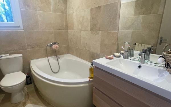 Maison à vendre    6 pièces •  Vedène