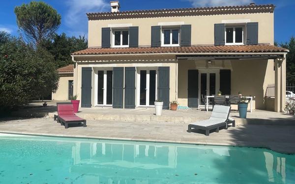 Maison à vendre    6 pièces •  Vedène