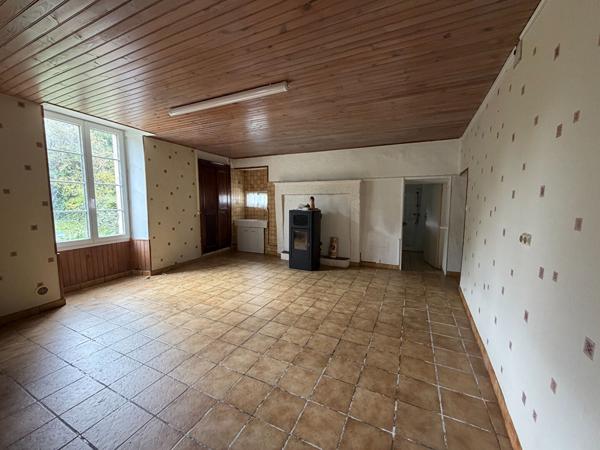 Maison en pierre à rénover à La Crèche