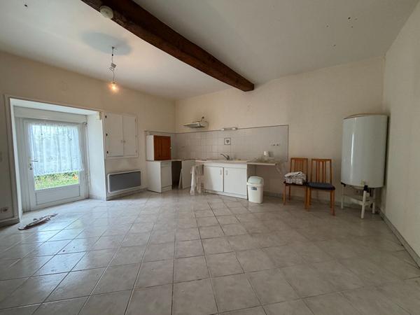 Maison en pierre à rénover à La Crèche