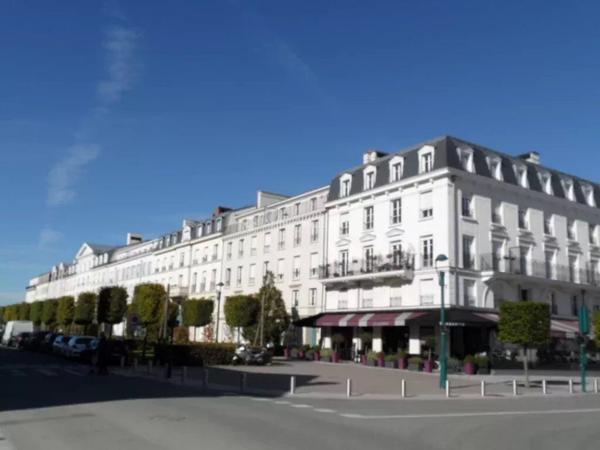 Vente                                                      Appartement
                        
                     3 pièces                      63 m2                     à Serris