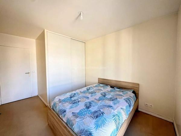 Vente                                                      Appartement
                        
                     3 pièces                      63 m2                     à Serris