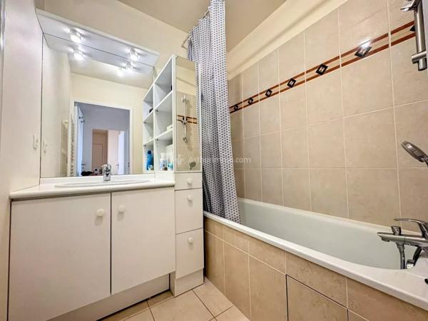 Vente                                                      Appartement
                        
                     3 pièces                      63 m2                     à Serris