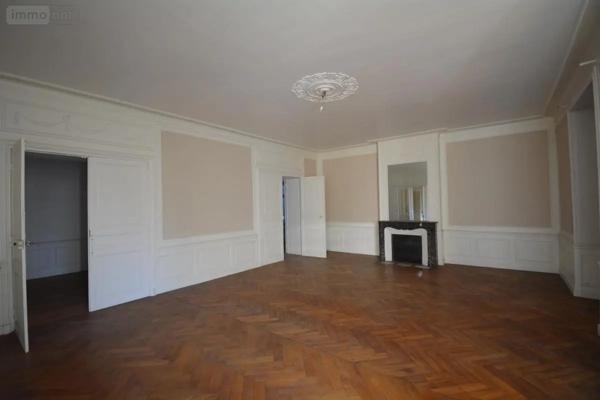 Achat - Appartement Thiers 63300 8 pièces 208 m 2 630 m 2