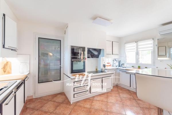 Villa de 215 m² avec magnifique vue et piscine