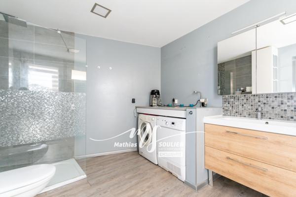 Villa de 215 m² avec magnifique vue et piscine