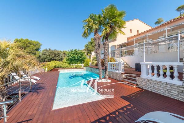 Villa de 215 m² avec magnifique vue et piscine