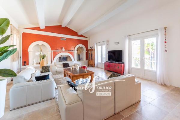 Villa de 215 m² avec magnifique vue et piscine