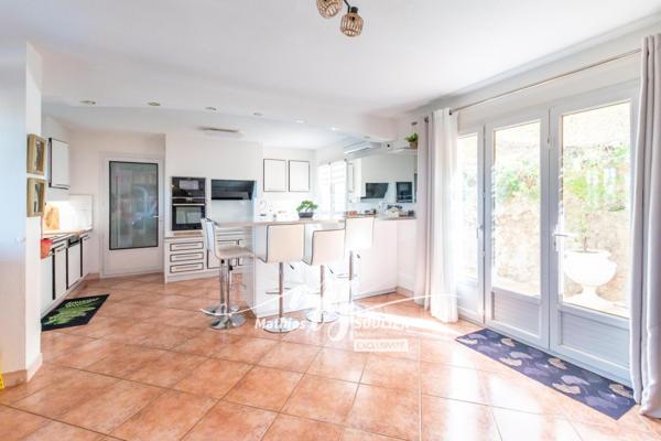 Villa de 215 m² avec magnifique vue et piscine