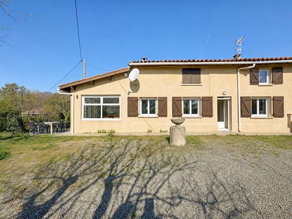 MERVILLE - ENSEMBLE IMMOBILIER DE 198 M² HABITABLES SUR UNE PARCELLE DE 2832 m² , Merville