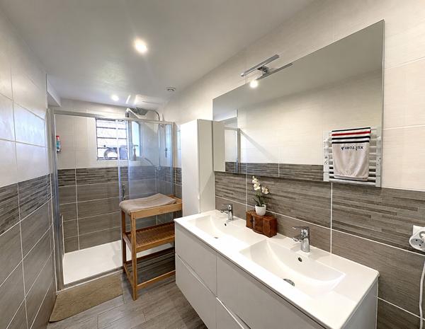 MERVILLE - ENSEMBLE IMMOBILIER DE 198 M² HABITABLES SUR UNE PARCELLE DE 2832 m² , Merville