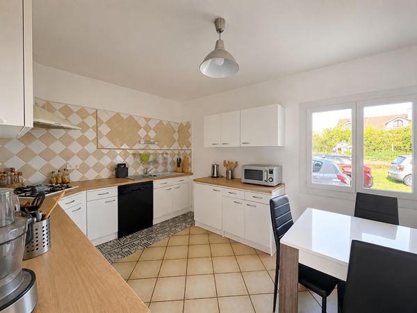 MERVILLE - ENSEMBLE IMMOBILIER DE 198 M² HABITABLES SUR UNE PARCELLE DE 2832 m² , Merville