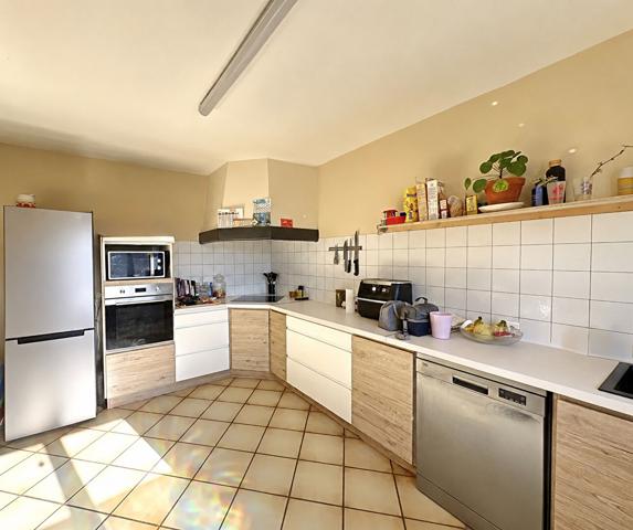MERVILLE - ENSEMBLE IMMOBILIER DE 198 M² HABITABLES SUR UNE PARCELLE DE 2832 m² , Merville