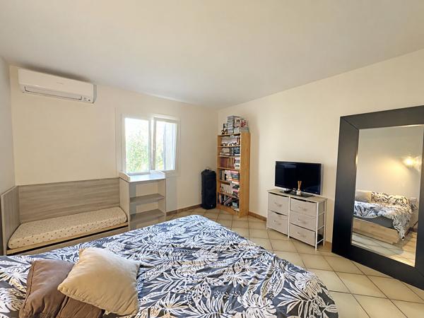 MERVILLE - ENSEMBLE IMMOBILIER DE 198 M² HABITABLES SUR UNE PARCELLE DE 2832 m² , Merville