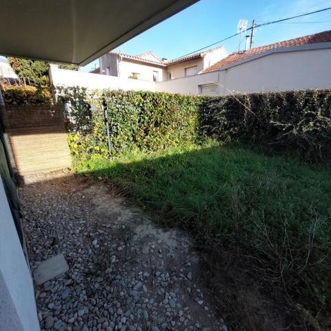 SAINT AGNE : T1 AVEC BEAU JARDIN