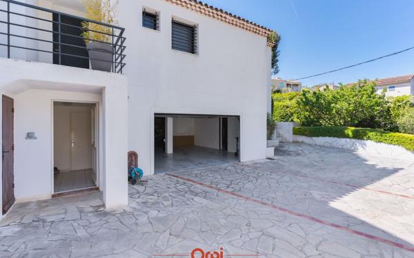 Maison à vendre    6 pièces • 223 m2 Allauch
