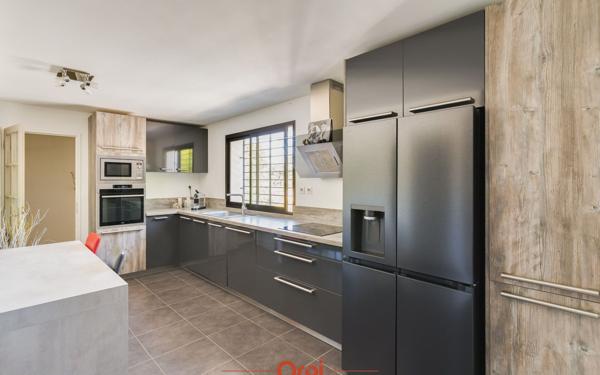 Maison à vendre    6 pièces • 223 m2 Allauch