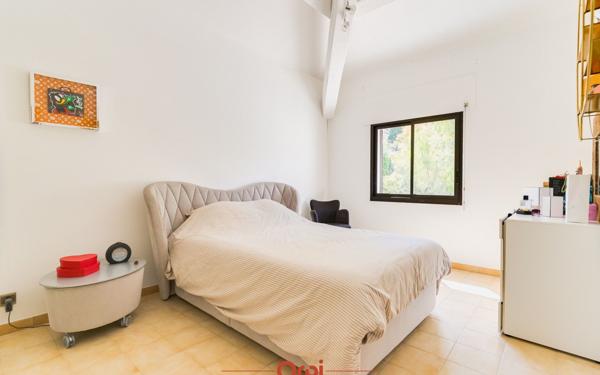 Maison à vendre    6 pièces • 223 m2 Allauch
