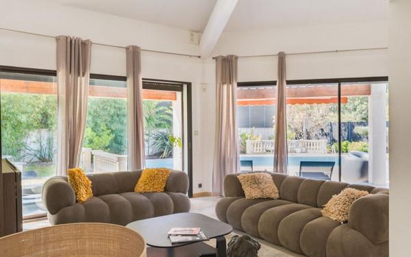 Maison à vendre    6 pièces • 223 m2 Allauch