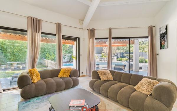 Maison à vendre    6 pièces • 223 m2 Allauch