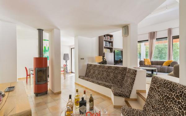 Maison à vendre    6 pièces • 223 m2 Allauch