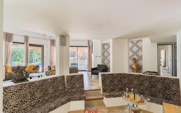 Maison à vendre    6 pièces • 223 m2 Allauch