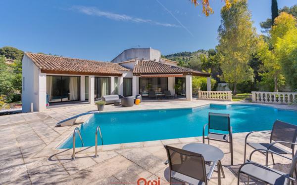 Maison à vendre    6 pièces • 223 m2 Allauch