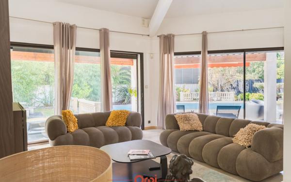 Maison à vendre    6 pièces • 223 m2 Allauch