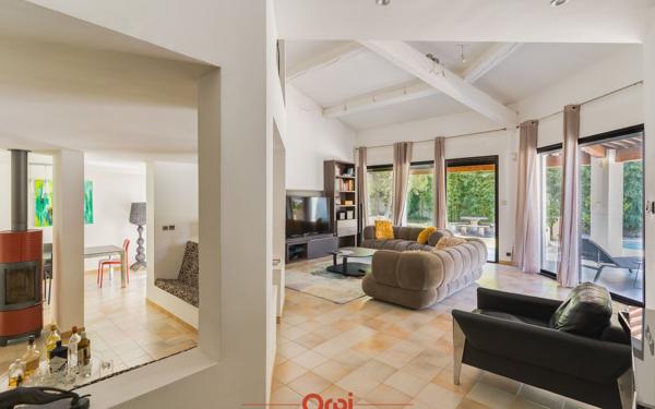 Maison à vendre    6 pièces • 223 m2 Allauch