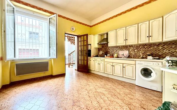 Maison à vendre    8 pièces •  Miramas