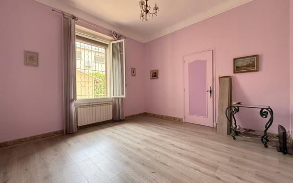 Maison à vendre    8 pièces •  Miramas