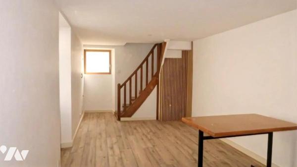 POUZAUGES CENTRE VILLE, MAISON RENOVEE, IDEALE PREMIER ACHAT OU INVESTISSEMENT.