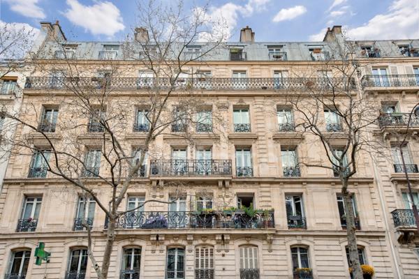 Paris 11ème Arr - Place Léon Blum/Voltaire - Appartement/Loft 53 m2 au calme dans passage privé - DPE "E" - Adapté PMR