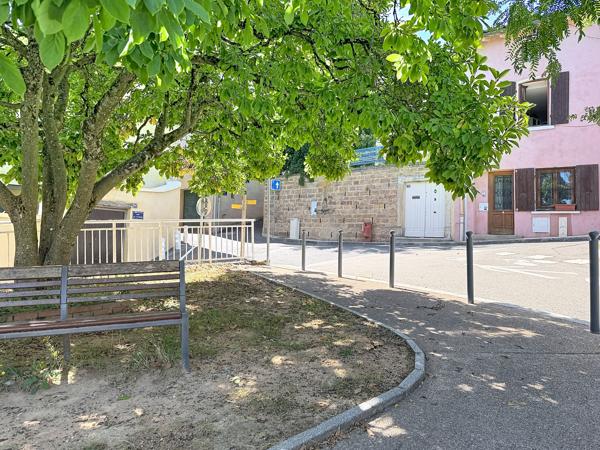 Maison village 70m² type 3 au calme VILLA ROSA: Une maison de village au charme singulier, entre histoire et douceur de vivre: