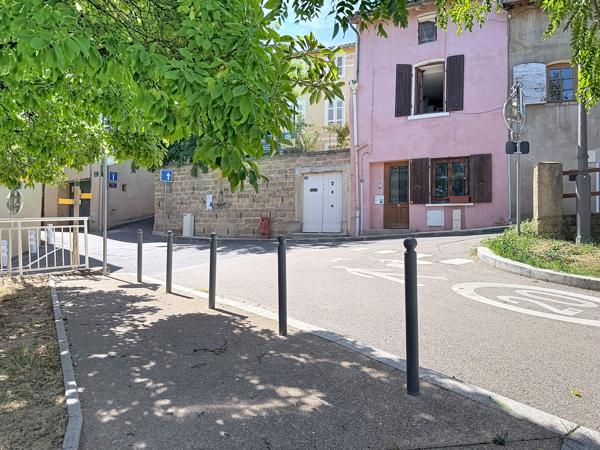 Maison village 70m² type 3 au calme VILLA ROSA: Une maison de village au charme singulier, entre histoire et douceur de vivre: