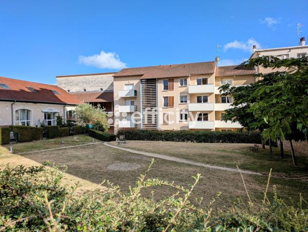 Appartement
         2 pièces
        - 50 m² 110 000 € *