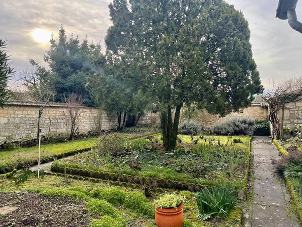 Emplacement recherché à Fontenay-le-Comte à deux pas du centre-ville