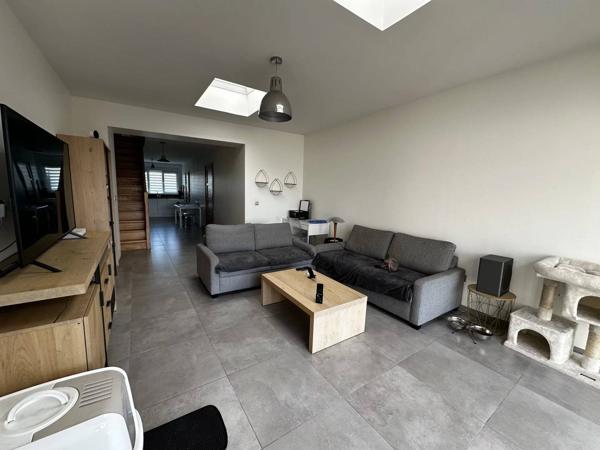 EXCLUSIVITÉ, Maison entièrement rénovée vue sur les champs, 3 chs, jardin
